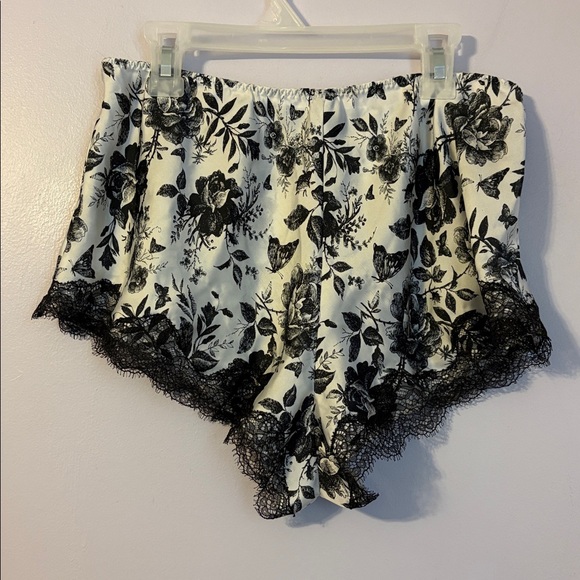Victoria’s Secret Black White Rose Butterfly Satin Lace Hem Pajama Shorts size S - Picture 9 of 14